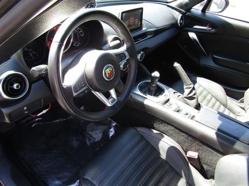 Used 2020 FIAT 124 Spider Abarth w/ Convenience Group image 12