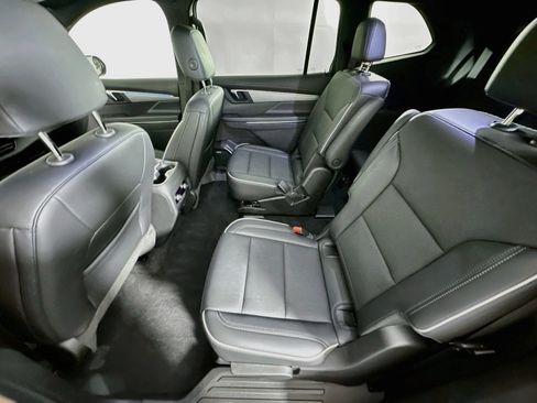 Used 2025 Buick Enclave Preferred FWD image 28