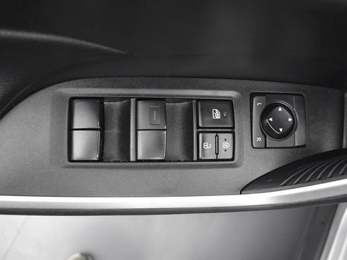 Used 2022 Toyota RAV4 LE FWD image 11