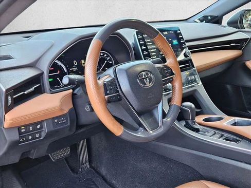 Used 2019 Toyota Avalon Limited image 10