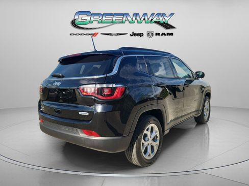 Used 2024 Jeep Compass Latitude image 3