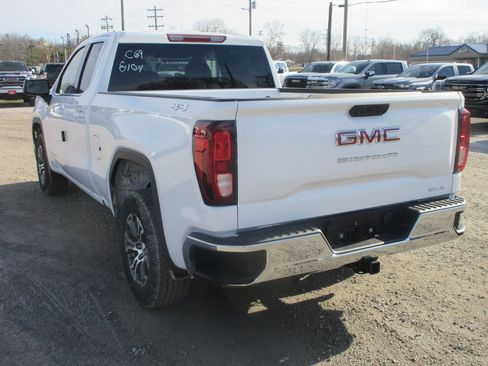 New 2026 GMC Sierra 1500 SLE image 8