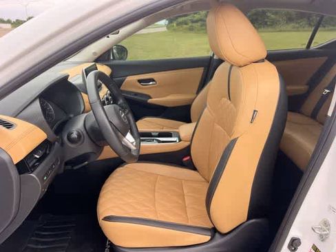 Used 2022 Nissan Sentra SV w/ SV Premium Package FWD image 11
