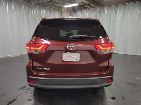 Used 2019 Toyota Highlander LE image 7