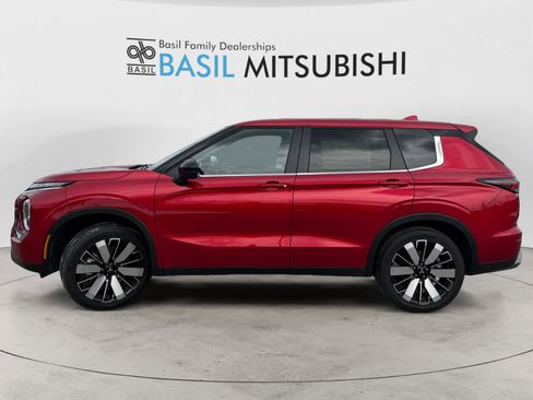 New 2025 Mitsubishi Outlander SE image 2