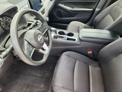 Used 2025 Nissan Altima 2.5 SV FWD image 13