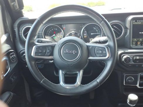 Used 2022 Jeep Wrangler Unlimited Sahara AWD/4WD image 4
