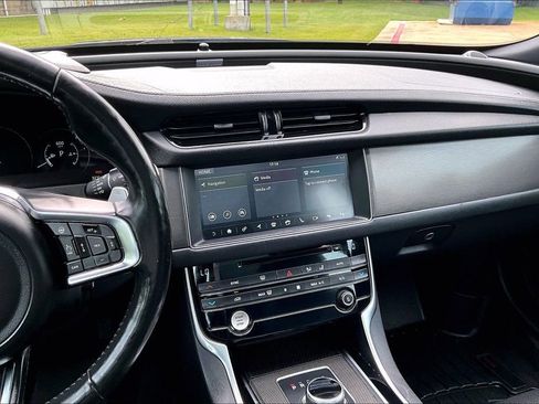 Used 2018 Jaguar XF S AWD/4WD image 8