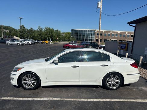 Used 2012 Hyundai Genesis 3.8 w/ Premium Pkg RWD image 6