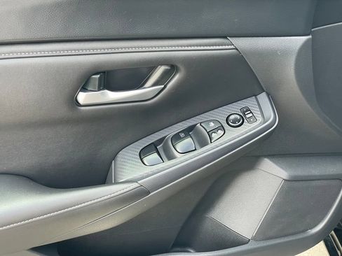 Certified 2025 Nissan Sentra S FWD image 17