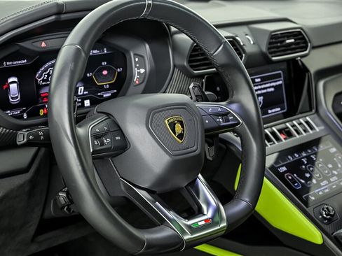 Used 2021 Lamborghini Urus AWD/4WD image 20