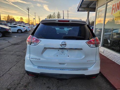 Used 2016 Nissan Rogue SV w/ SV Premium Package image 5