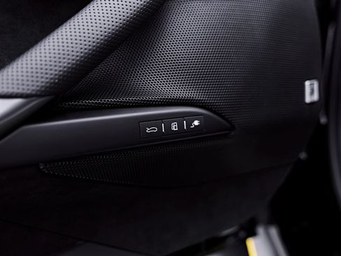 Used 2023 Ferrari 296 GTB RWD image 40