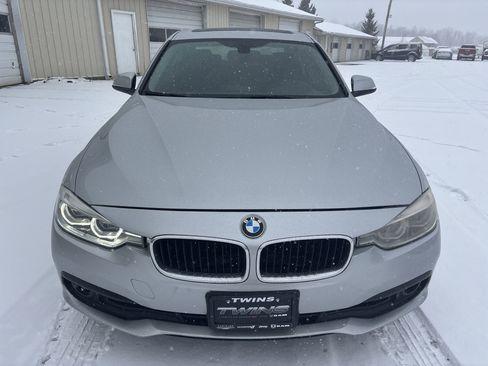Used 2018 BMW 320i xDrive Sedan w/ Convenience Package image 12
