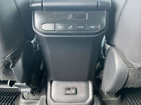 Used 2024 Toyota Highlander LE AWD/4WD image 38