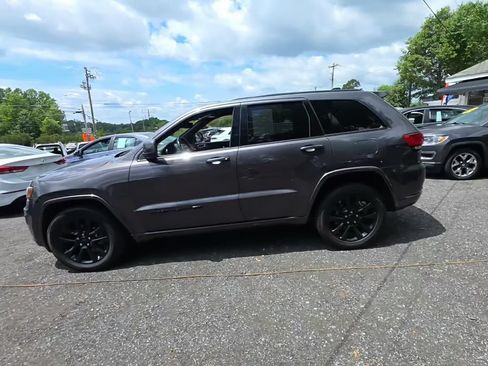Used 2020 Jeep Grand Cherokee Altitude AWD/4WD image 8
