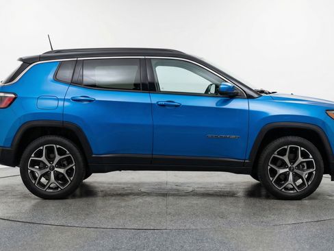 Used 2025 Jeep Compass Limited image 11
