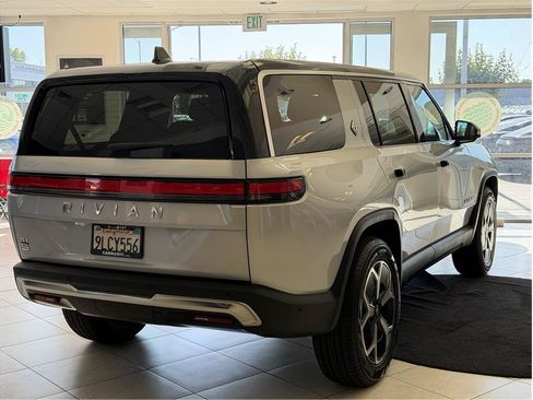 Used 2024 Rivian R1S Adventure Dual AWD/4WD image 5