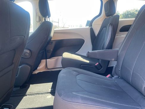 Used 2023 Chrysler Voyager LX image 15