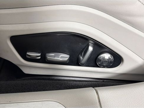Used 2019 Porsche Panamera 4 image 32