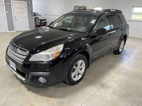 Used 2013 Subaru Outback 2.5i Limited w/ Moonroof Pkg AWD/4WD image 3