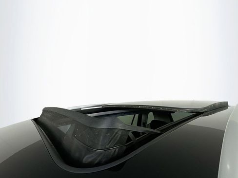 Used 2022 Volkswagen Tiguan SE image 9