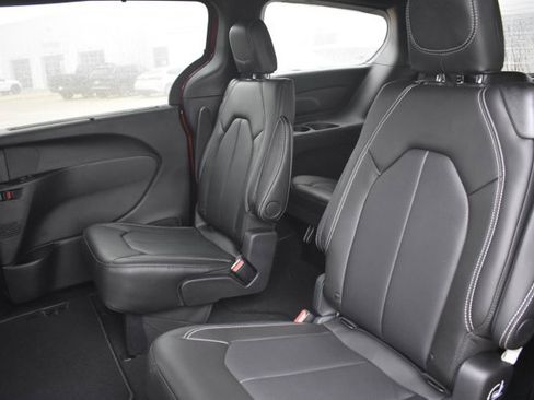 New 2026 Chrysler Voyager LX image 15