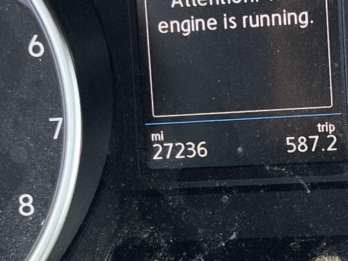 Used 2018 Volkswagen Tiguan SE FWD image 8