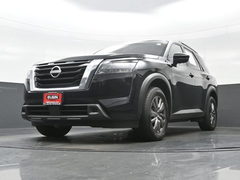 Used 2025 Nissan Pathfinder SV AWD/4WD image 31