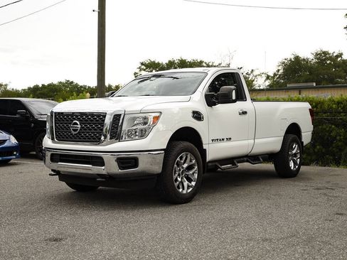 Used 2017 Nissan Titan SV AWD/4WD image 3