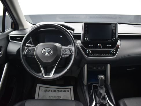 Used 2022 Toyota Corolla Cross XLE image 14