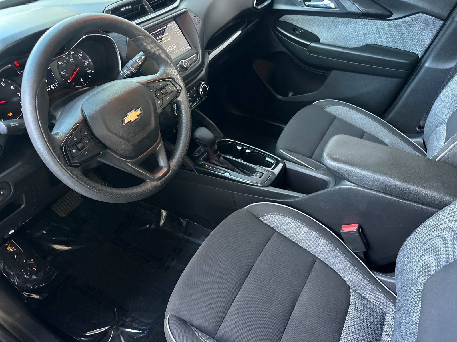 Used 2023 Chevrolet TrailBlazer LT FWD image 9