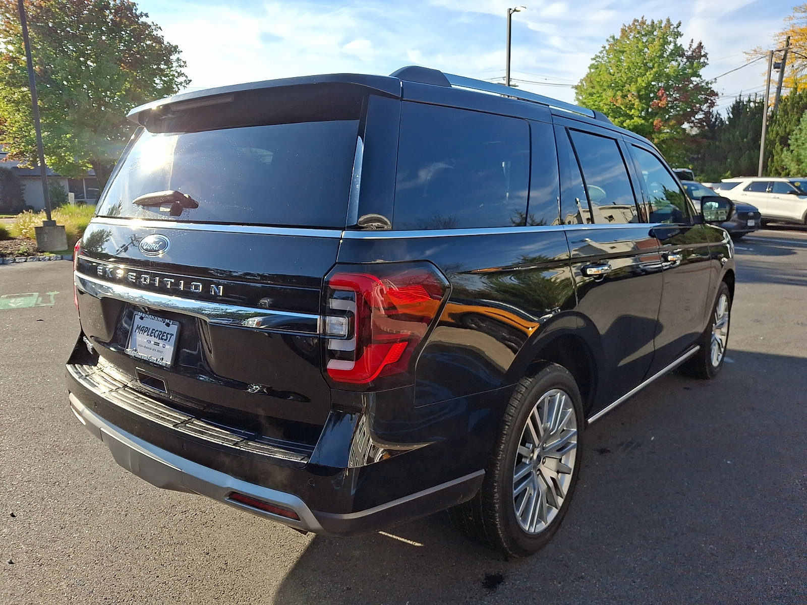 Used 2024 Ford Expedition Limited AWD/4WD image 5