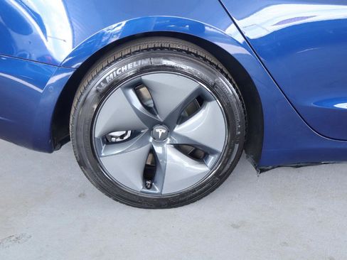 Used 2018 Tesla Model 3 Mid Range RWD image 5