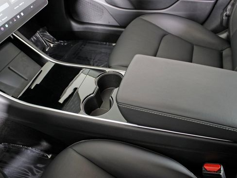 Used 2020 Tesla Model 3 Performance image 27