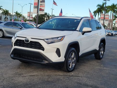 Used 2024 Toyota RAV4 XLE w/ Convenience Package FWD image 6