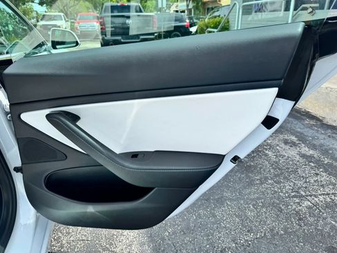 Used 2019 Tesla Model 3 Performance AWD/4WD image 32