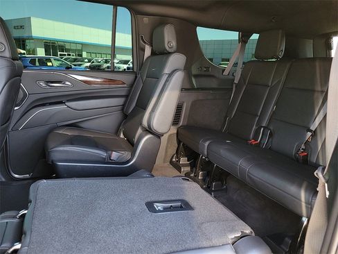 Used 2022 Cadillac Escalade ESV Luxury image 16