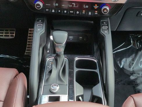 Used 2025 Kia Telluride SX w/ SX Captain's Chair Package FWD image 18