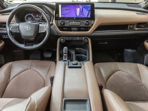 Used 2024 Toyota Grand Highlander AWD Hybrid image 9