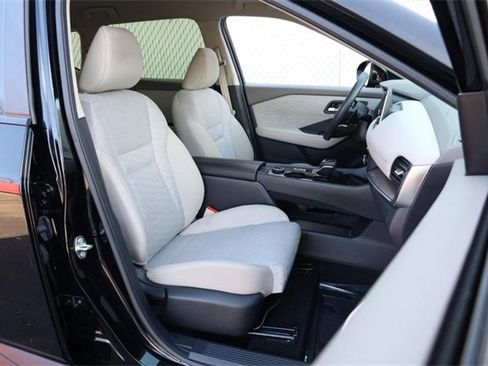 Certified 2023 Nissan Rogue SV image 24