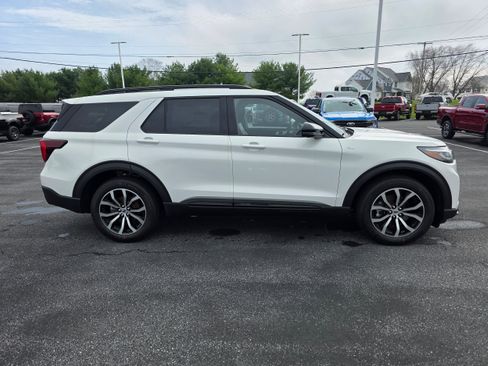 New 2026 Ford Explorer ST-Line AWD/4WD image 13