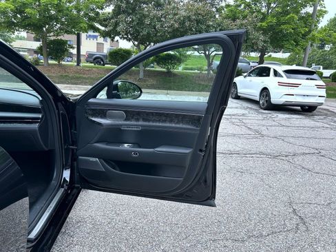 Certified 2024 Genesis G90 3.5T image 17