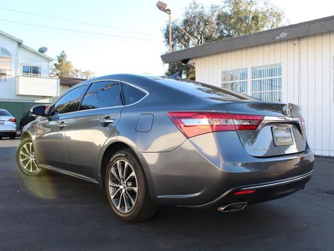 Used 2017 Toyota Avalon XLE Premium w/ Preferred Accessory Package FWD image 3