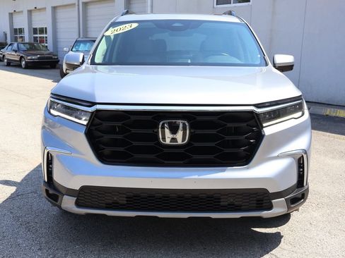 Used 2023 Honda Pilot Touring image 2