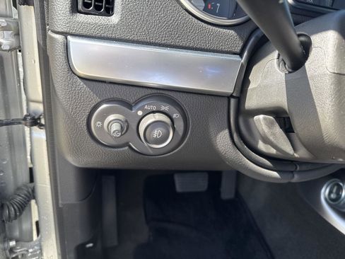 Used 2006 Chevrolet SSR w/ Preferred Equipment Group RWD image 19