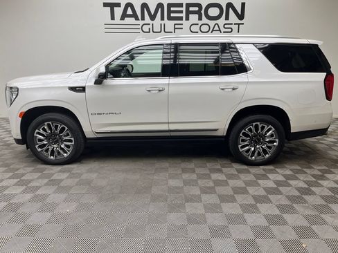 Used 2024 GMC Yukon Denali Ultimate AWD/4WD image 3
