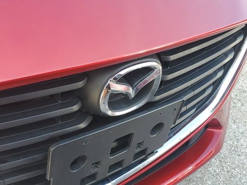 Used 2018 MAZDA MAZDA3 Touring FWD image 3