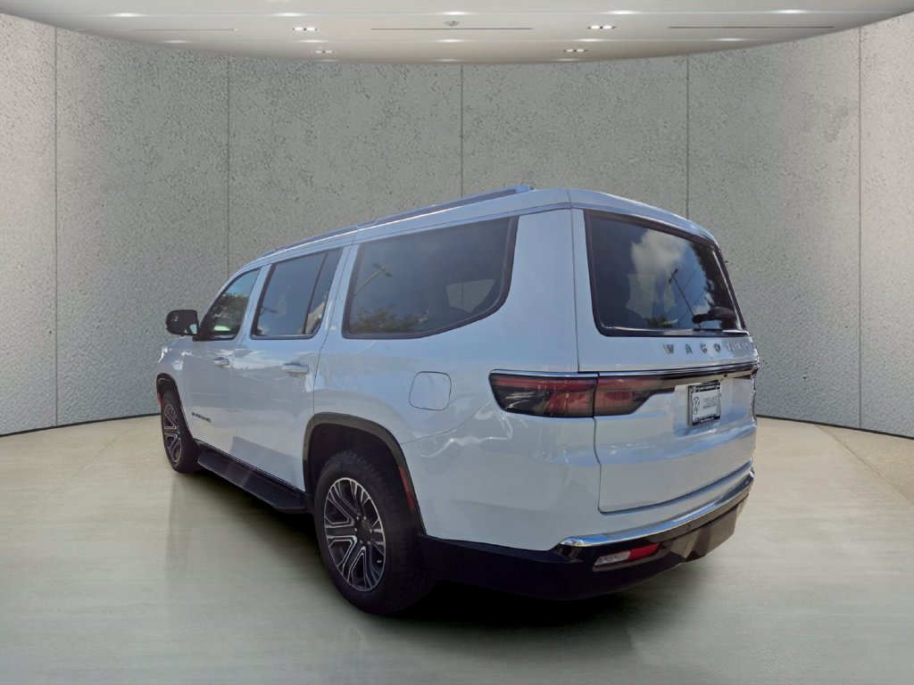 Used 2024 Jeep Wagoneer Series II w/ Flexible Seating Group RWD image 3