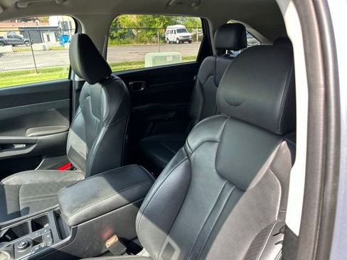 Certified 2024 Kia Sorento S FWD image 8